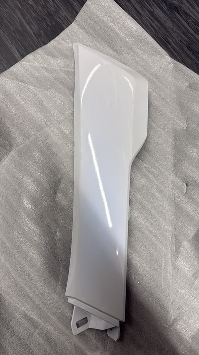 Suzuki Beinschild oben links YWW 48115-19K00-YWW