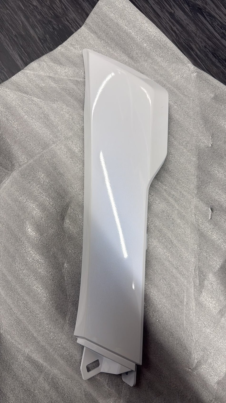 Suzuki Beinschild oben links YWW 48115-19K00-YWW